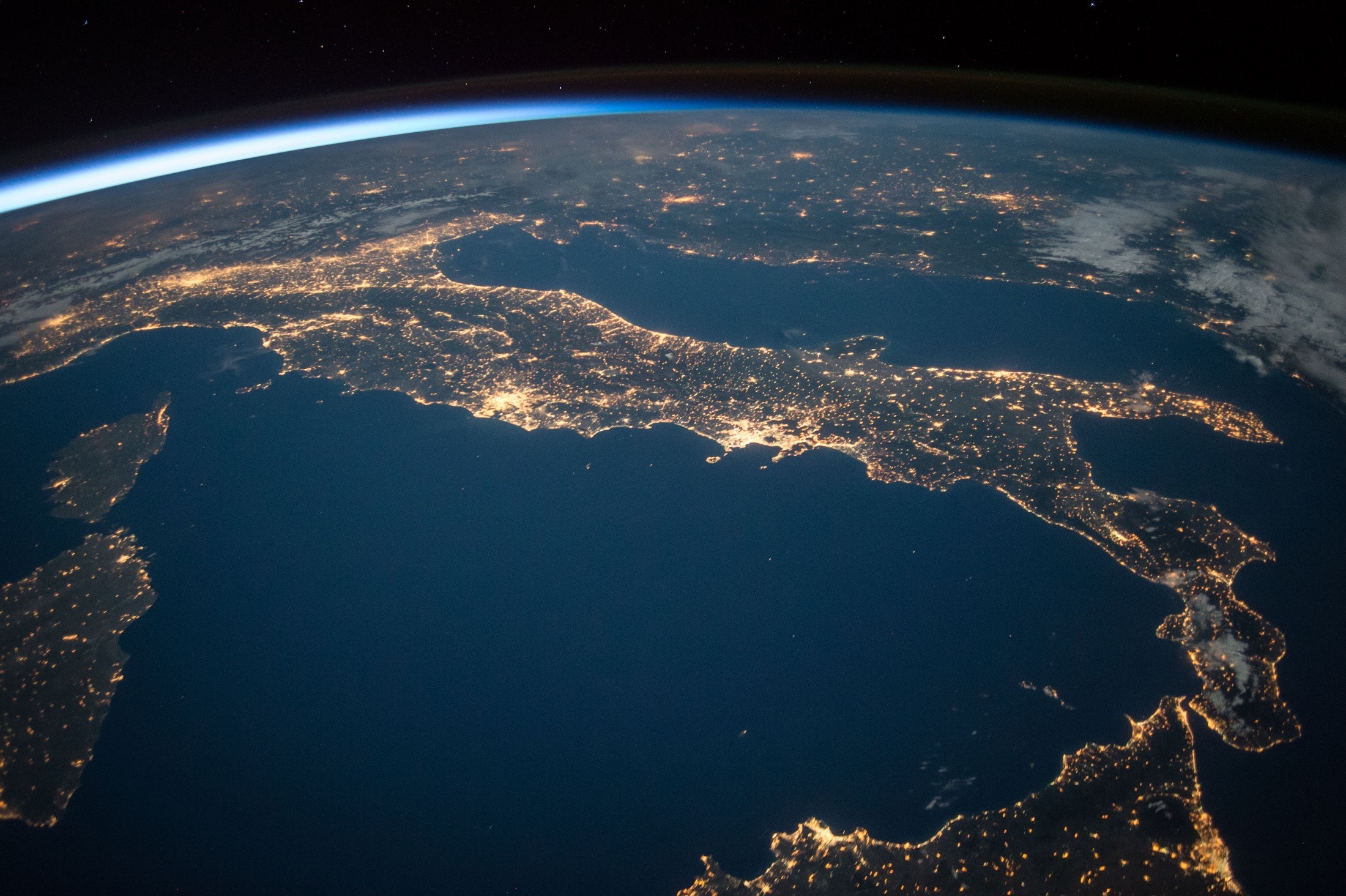 roberto paura space economy